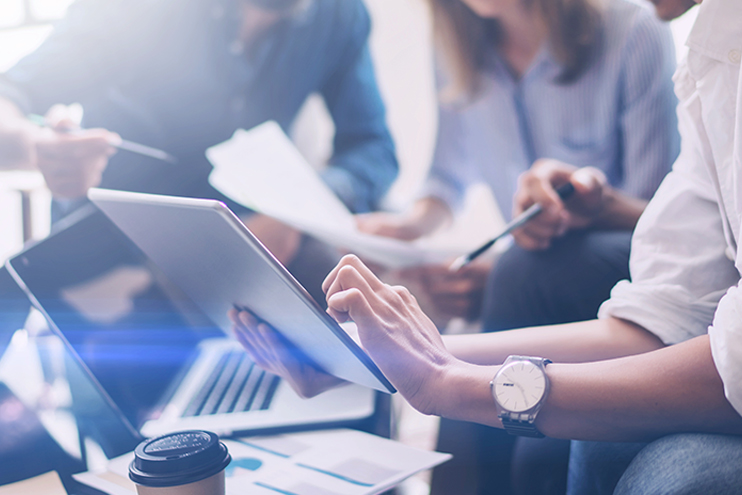 b2b-ecommerce-5-lucruri-de-care-sa-tii-cont-inainte-sa-alegi-o-platforma-b2b-ecommerce bg